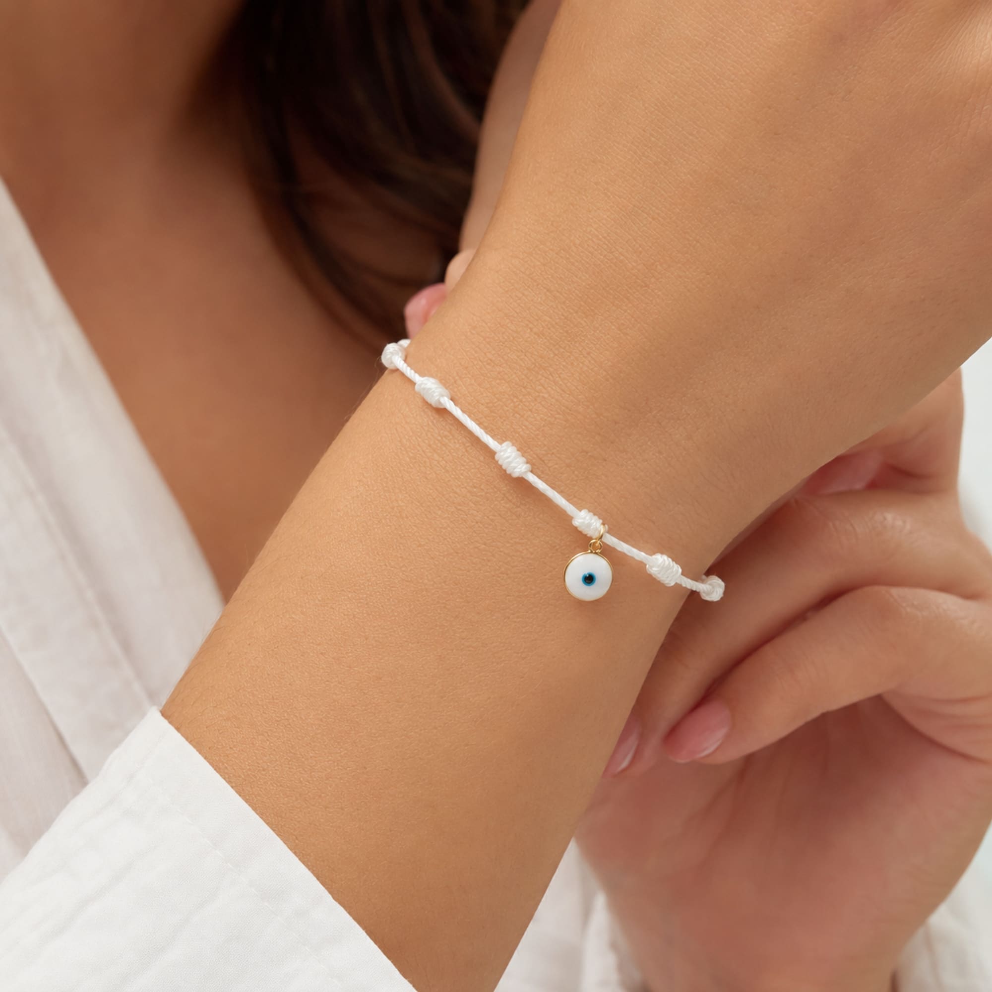 PULSERA 7 NUDOS BLANCO CON COLGANTE DE OJO TURCO