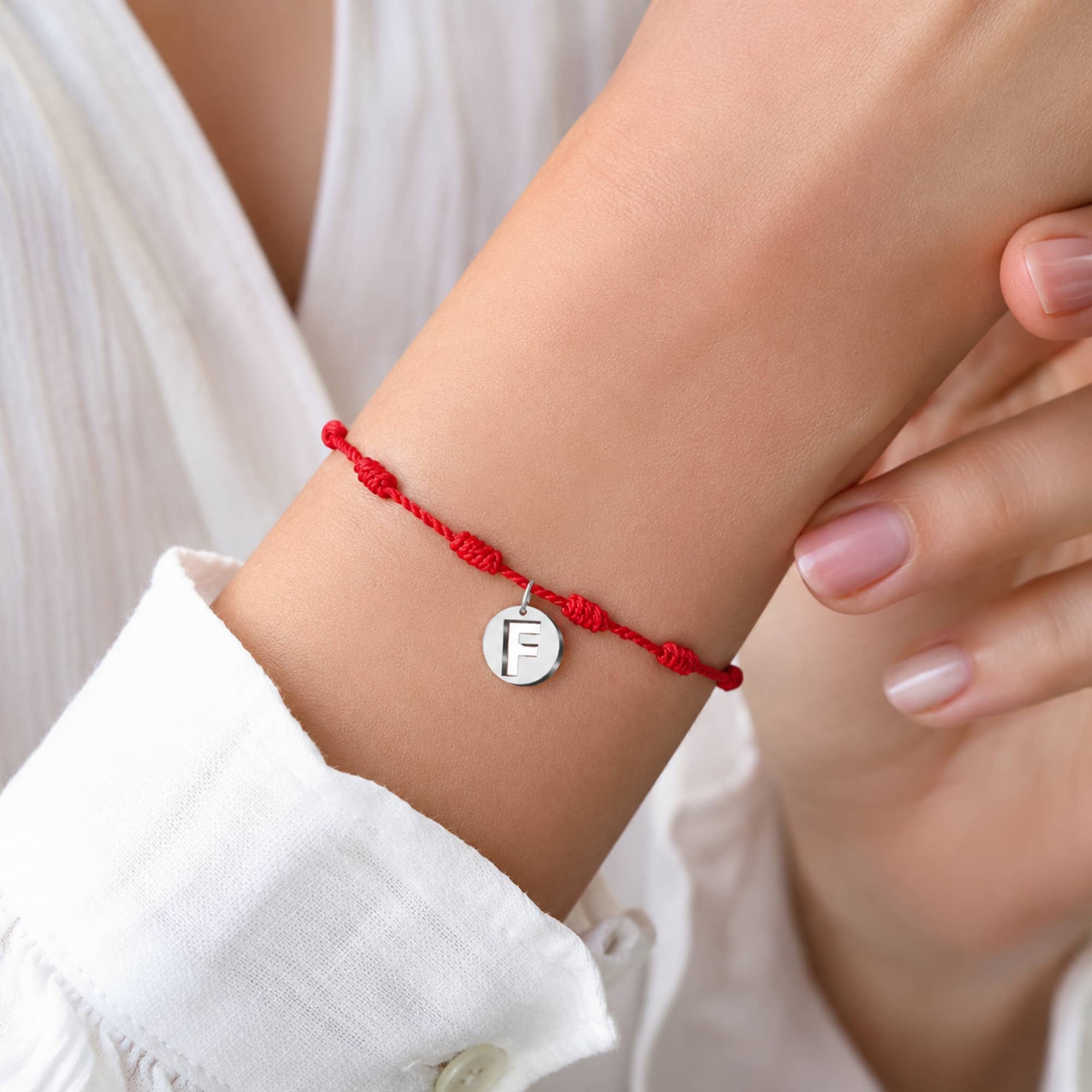 PULSERA 7 NUDOS CON LETRA F COLOR PLATEADO
