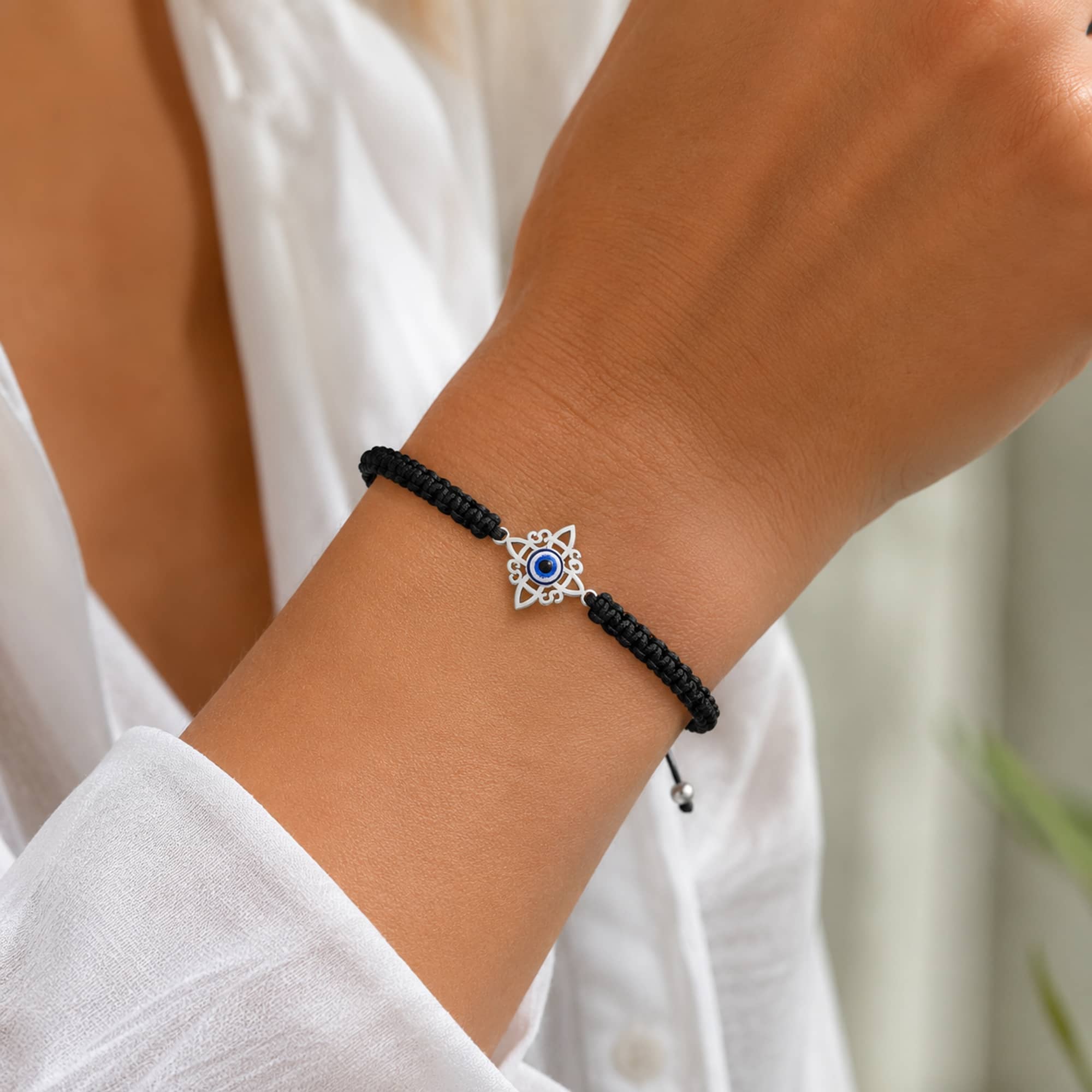 PULSERA HILO DESTINO CON NUDO DE BRUJA ACERO PLATEADO