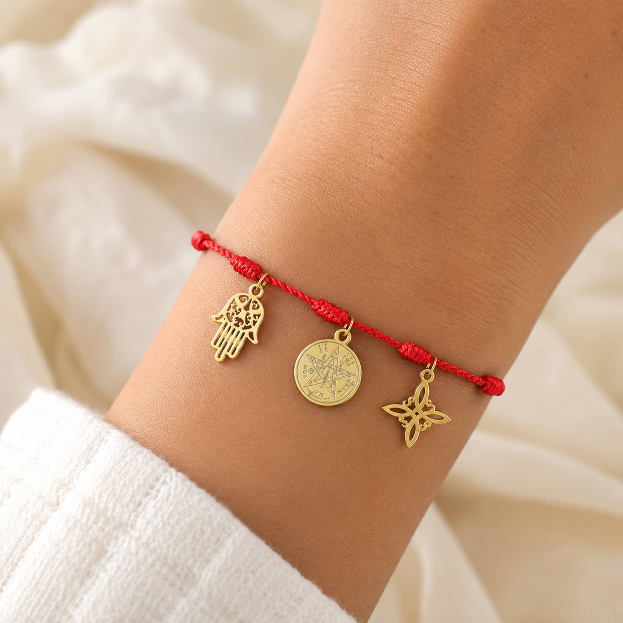 PULSERA 7 NUDOS CON TETRAGRÁMATON  NUDO DE BRUJA Y MANO FÁTIMA ACERO DORADO