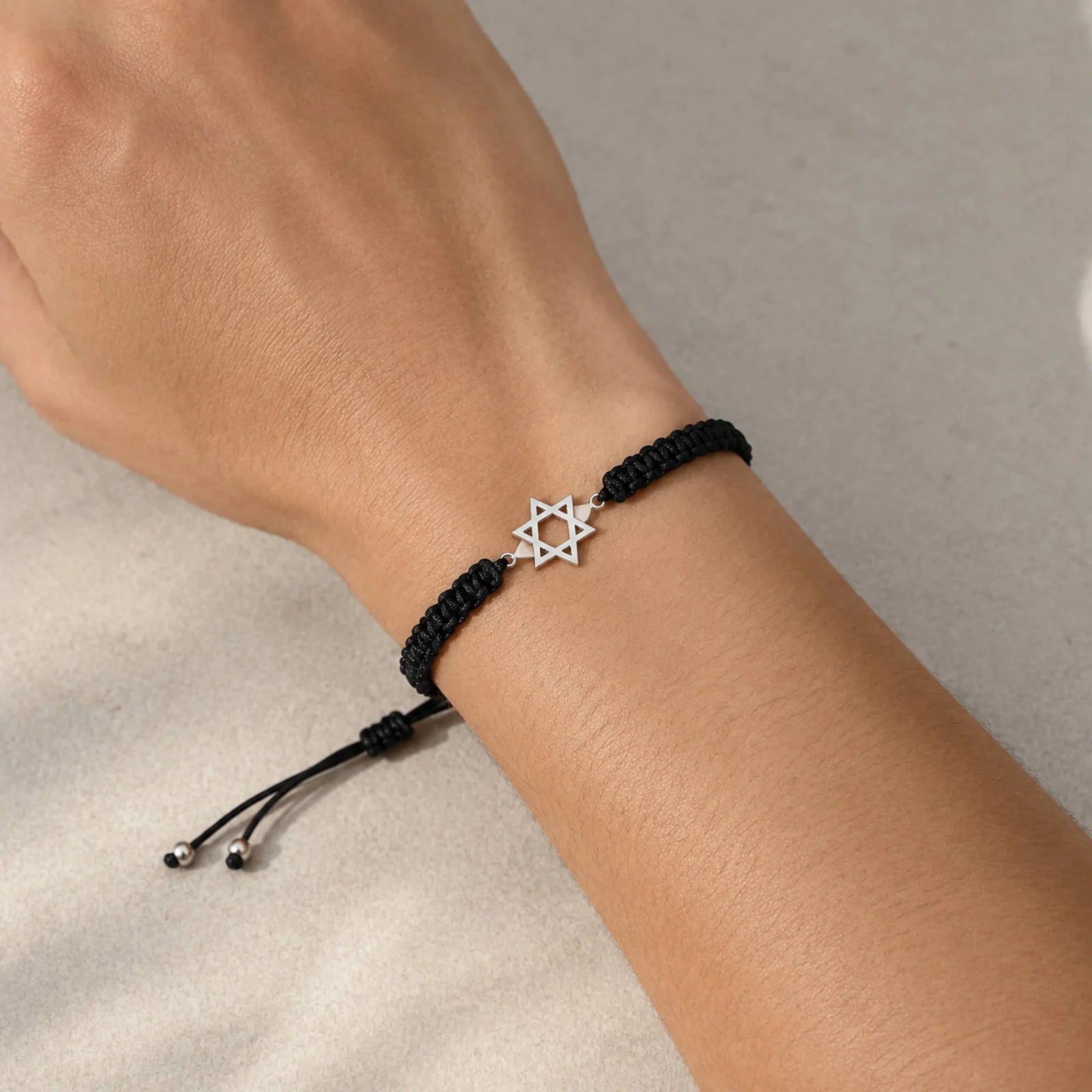 PULSERA HILO DESTINO  CON ESTRELLA DAVID ACERO PLATEADO