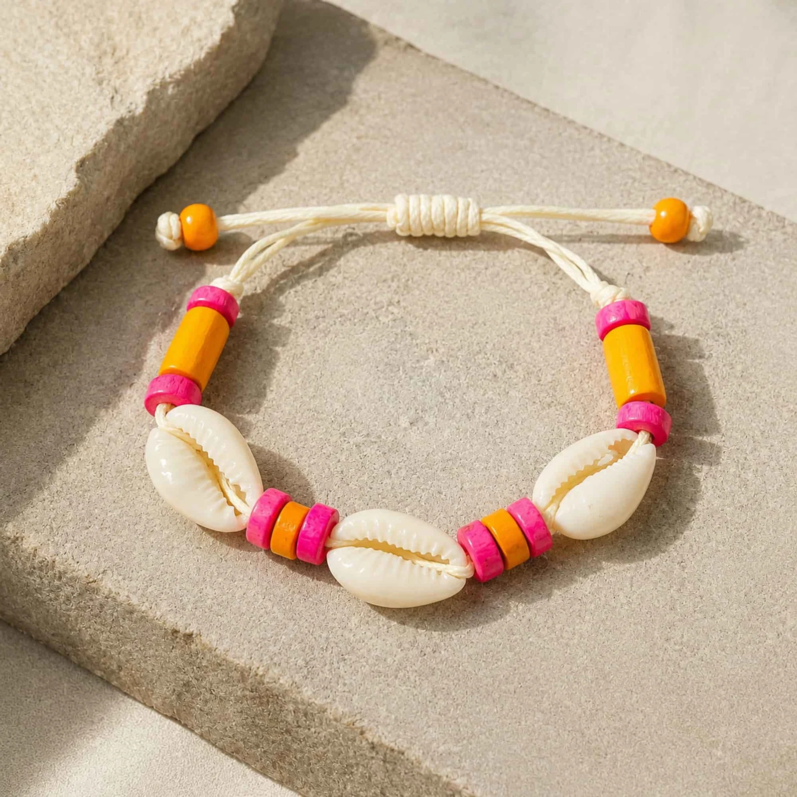 PULSERA HILO ENCERADO DE CONCHA