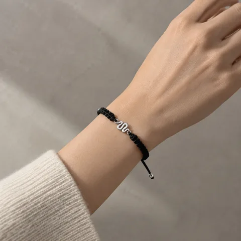 PULSERA HILO DESTINO  CON SERPIENTE ACERO PLATEADO