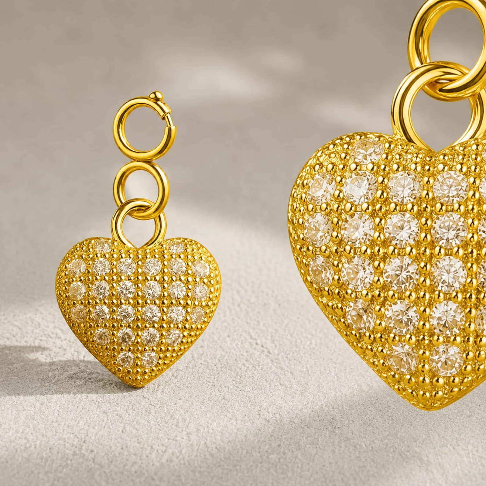 CHARM DE COBRE CHAPADO A ORO 14K CON CIRCONITA-CON CIERRE