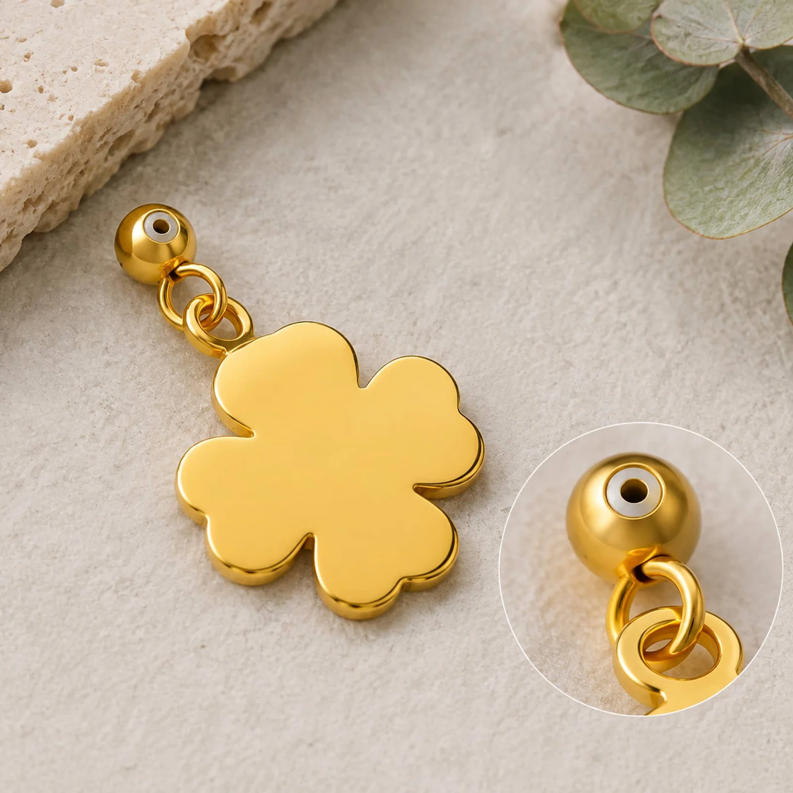 CHARM ACERO INOXIDABLE COLOR DORADO -CON BOLA DE GOMA