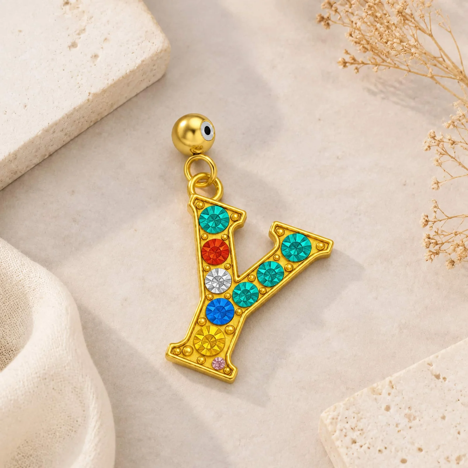 CHARM DE LETRA Y ACERO COLOR DORADO CON CIRCONITA-CON BOLA DE GOMA