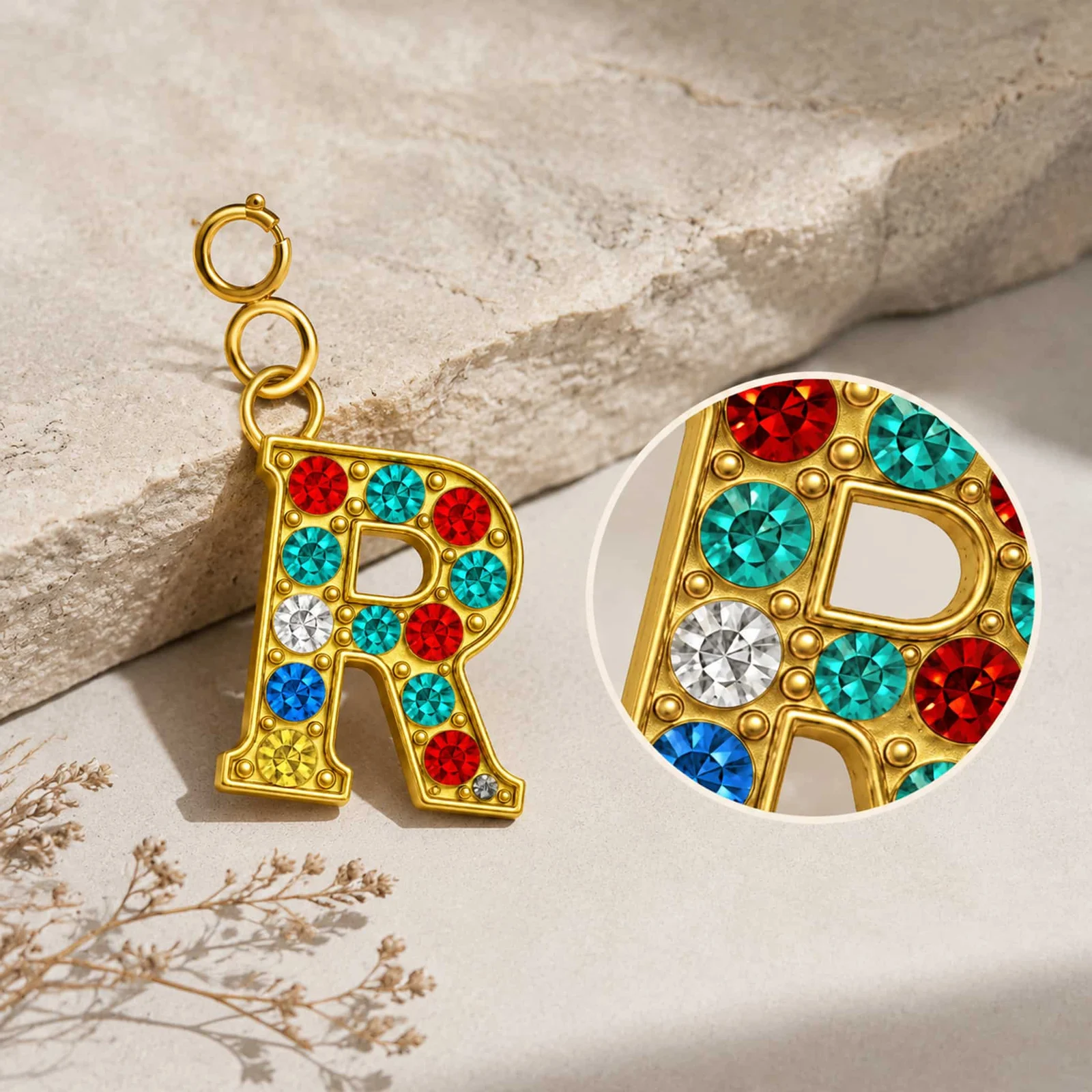 CHARM DE LETRA R ACERO COLOR DORADO CON CIRCONITA-CON CIERRE