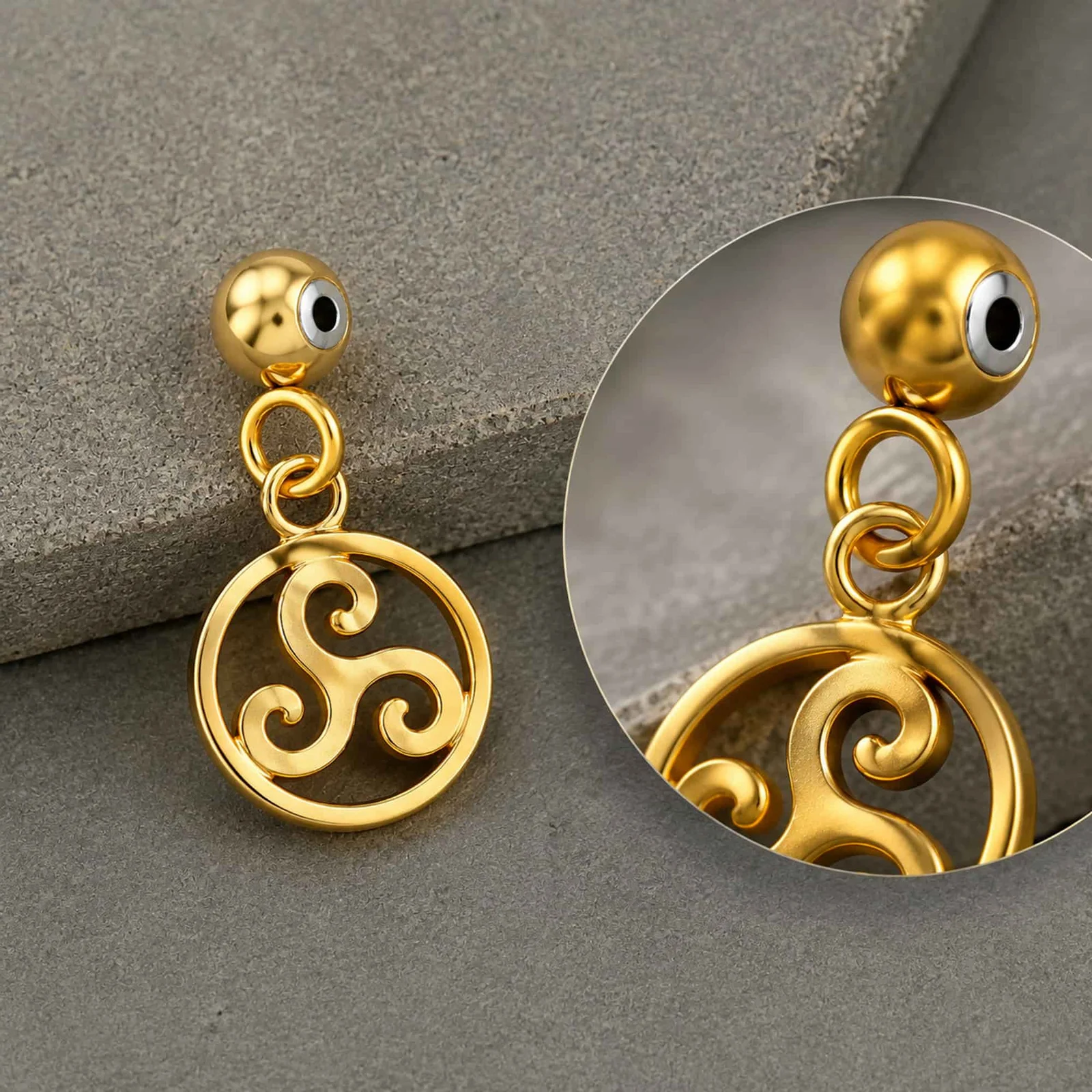 CHARM ACERO INOXIDABLE COLOR DORADO -CON BOLA DE GOMA