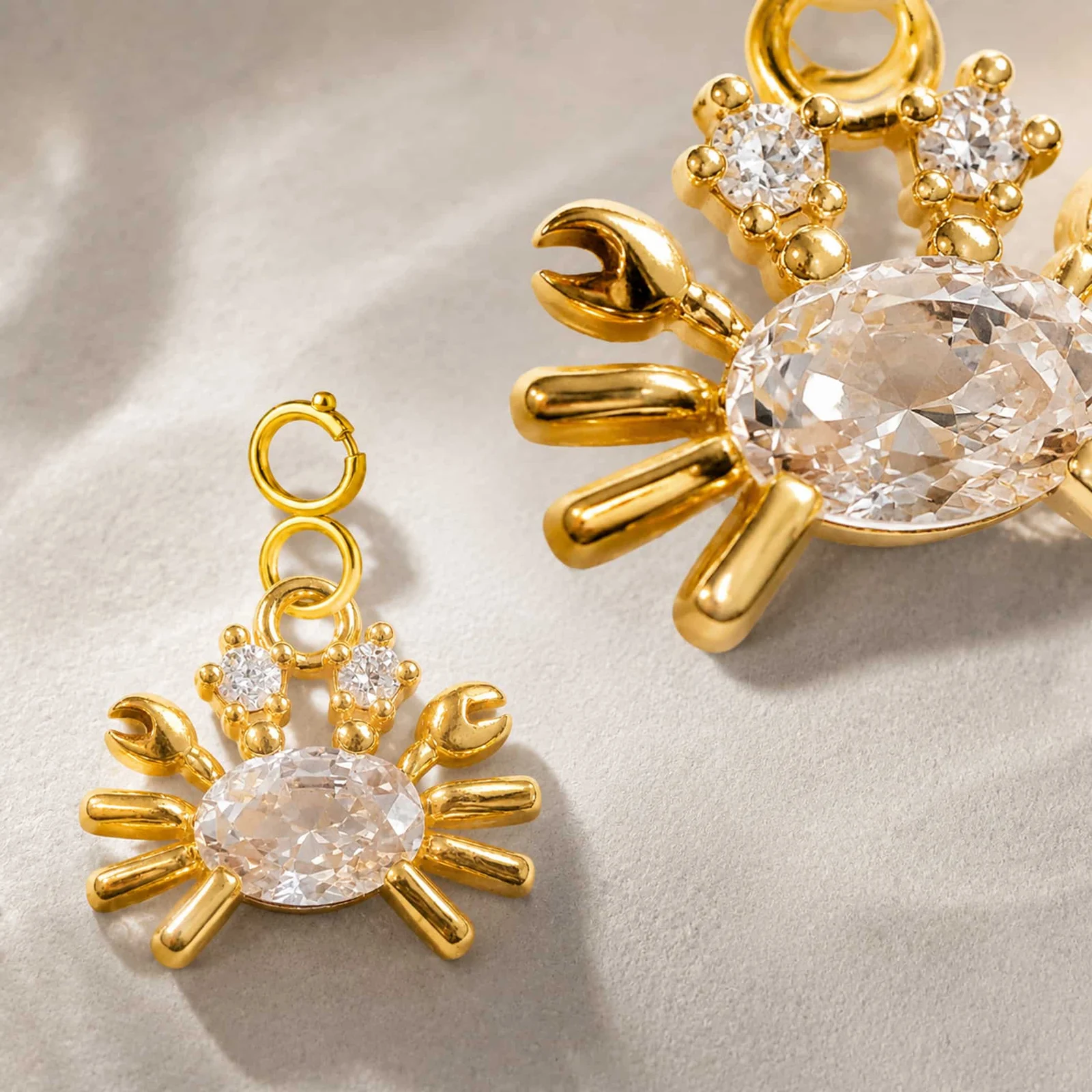 CHARM DE COBRE CHAPADO A ORO 14K CON CIRCONITA-CON CIERRE