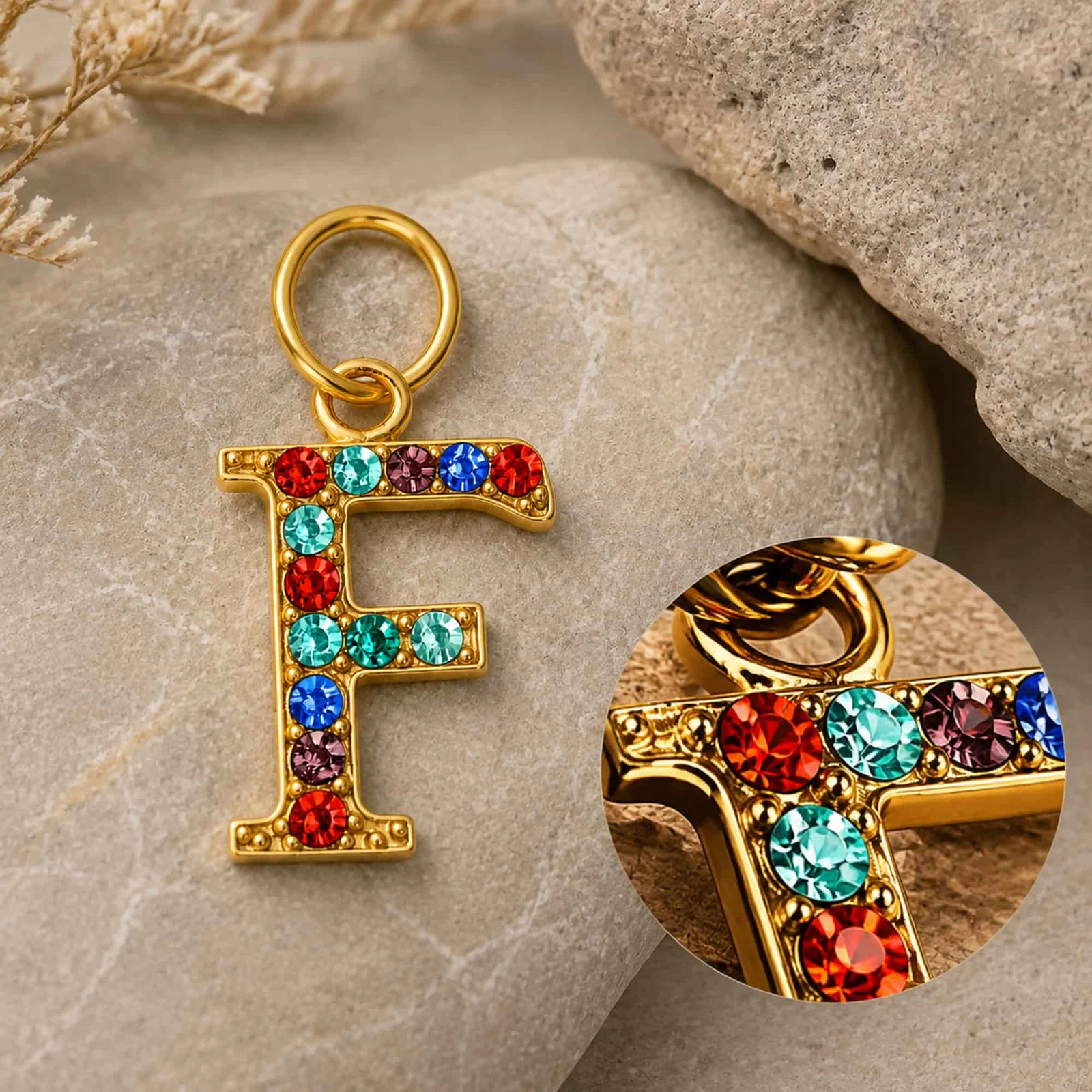 CHARM DE LETRA F ACERO COLOR DORADO CON CIRCONITA