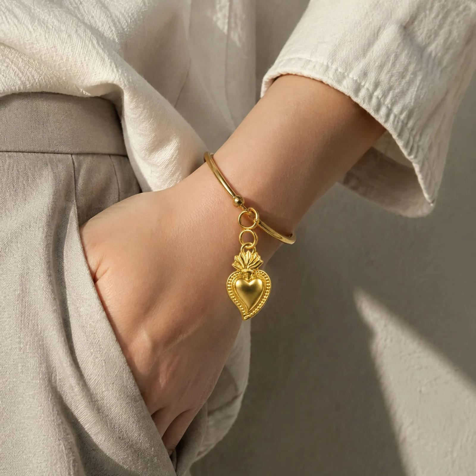 CHARM ACERO DORADO CHAPADO ORO 14 K-CON CIERRE