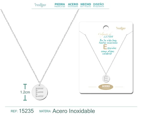 COLLAR LETRA E COLOR PLATEADO