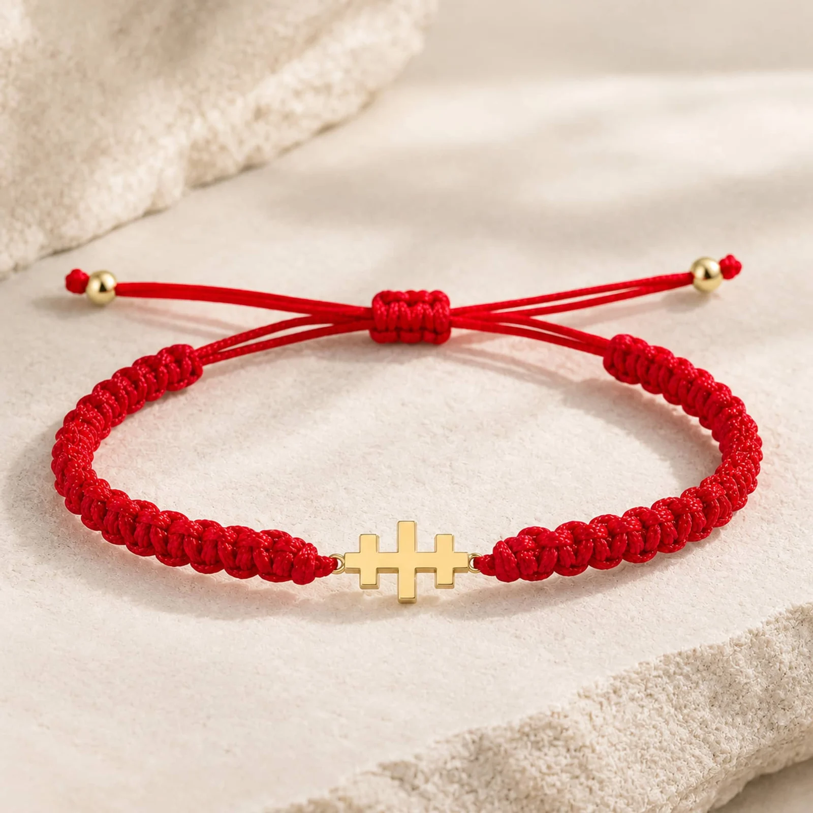 PULSERA HILO DESTINO  CON CRUZ CATACUMBAS ACERO DORADO