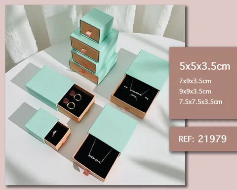 CAJA DE REGALO 5X5X3.5CM
