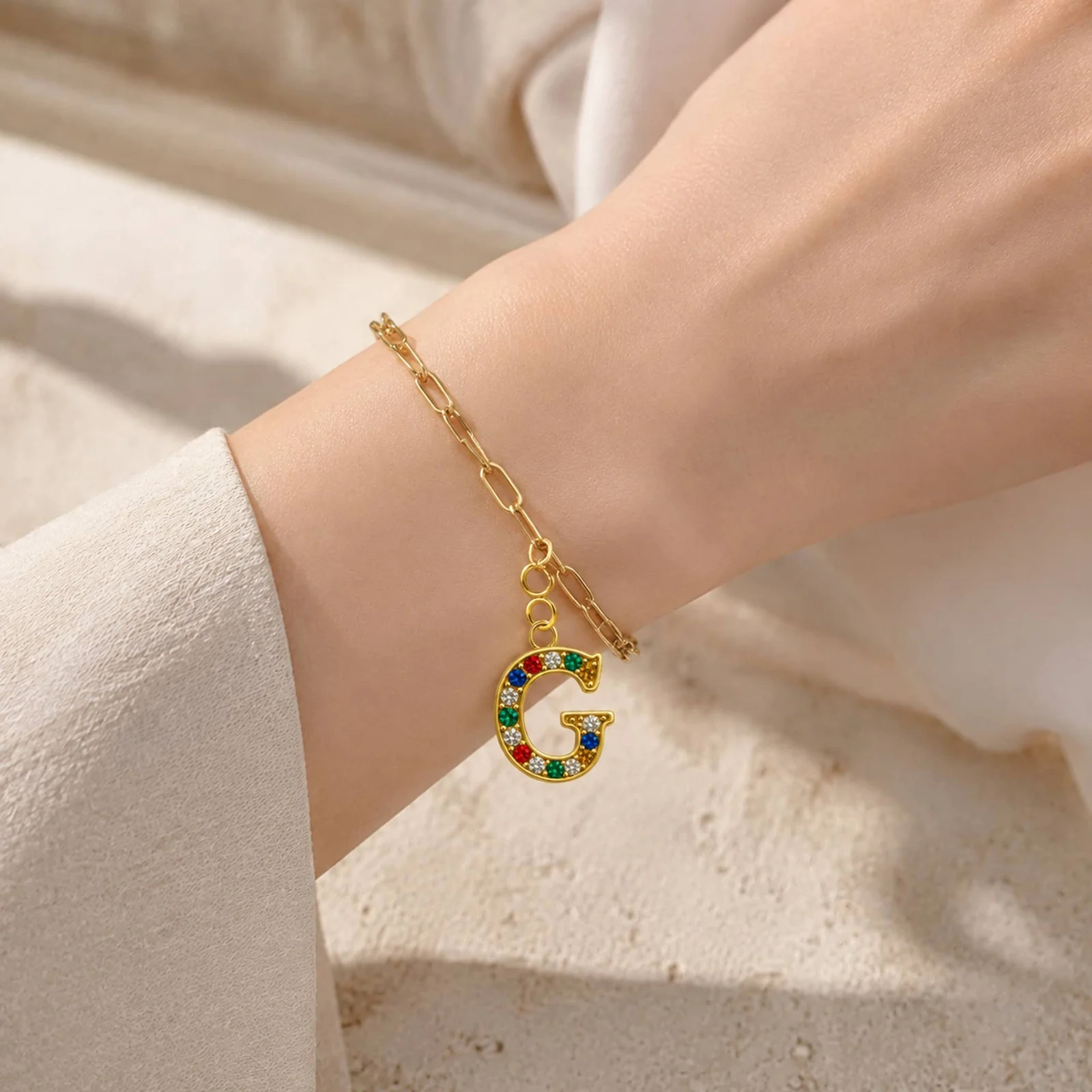 CHARM DE LETRA G ACERO COLOR DORADO CON CIRCONITA-CON CIERRE