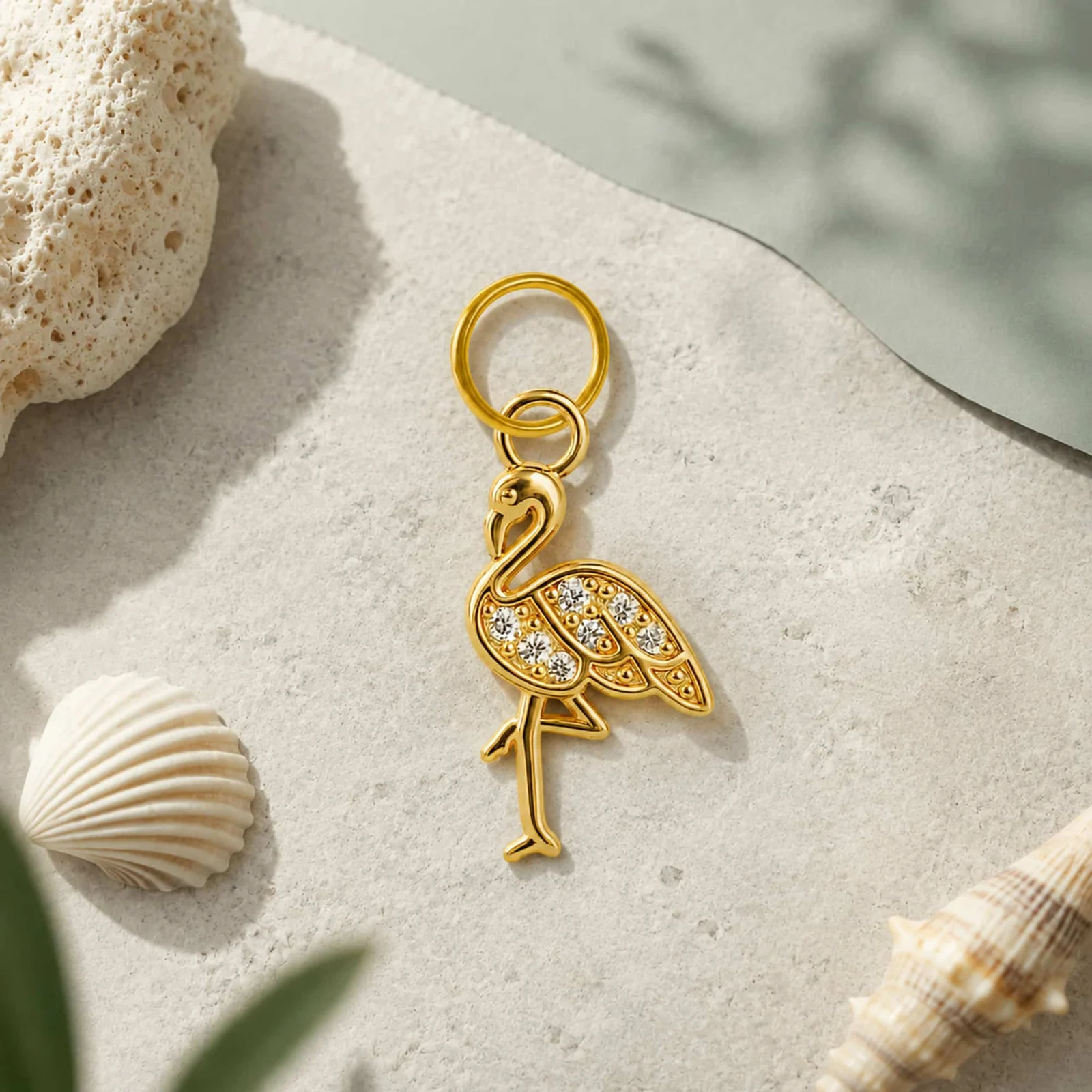 CHARM DE COBRE CHAPADO ORO 14K CON CIRCONITA