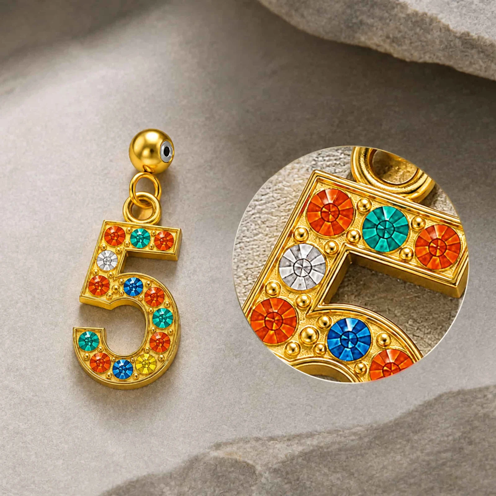 CHARM DE NÚMERO 5 ACERO COLOR DORADO CON CIRCONITA-CON BOLA DE GOMA