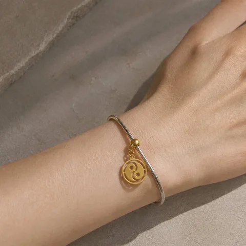 CHARM ACERO INOXIDABLE COLOR DORADO -CON BOLA DE GOMA