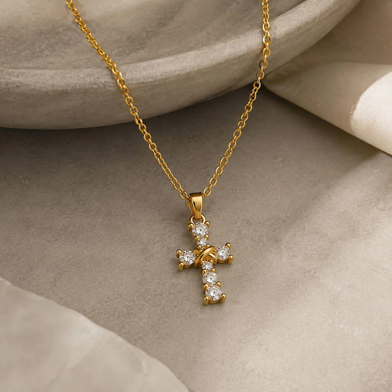 Colgangte Cobre con Circonita Colar Dorado y Cadena Acero