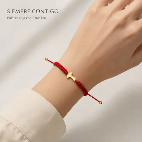 PULSERA HILO DESTINO  CON CRUZ TAU ACERO DORADO