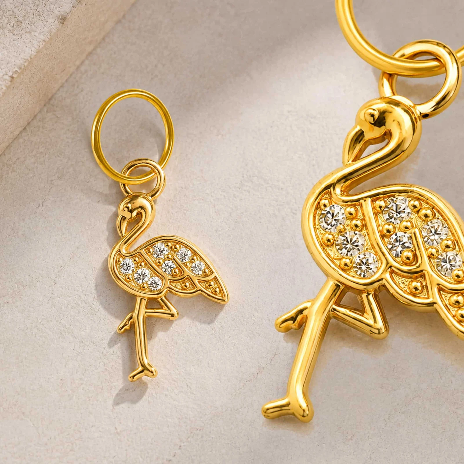 CHARM DE COBRE CHAPADO ORO 14K CON CIRCONITA