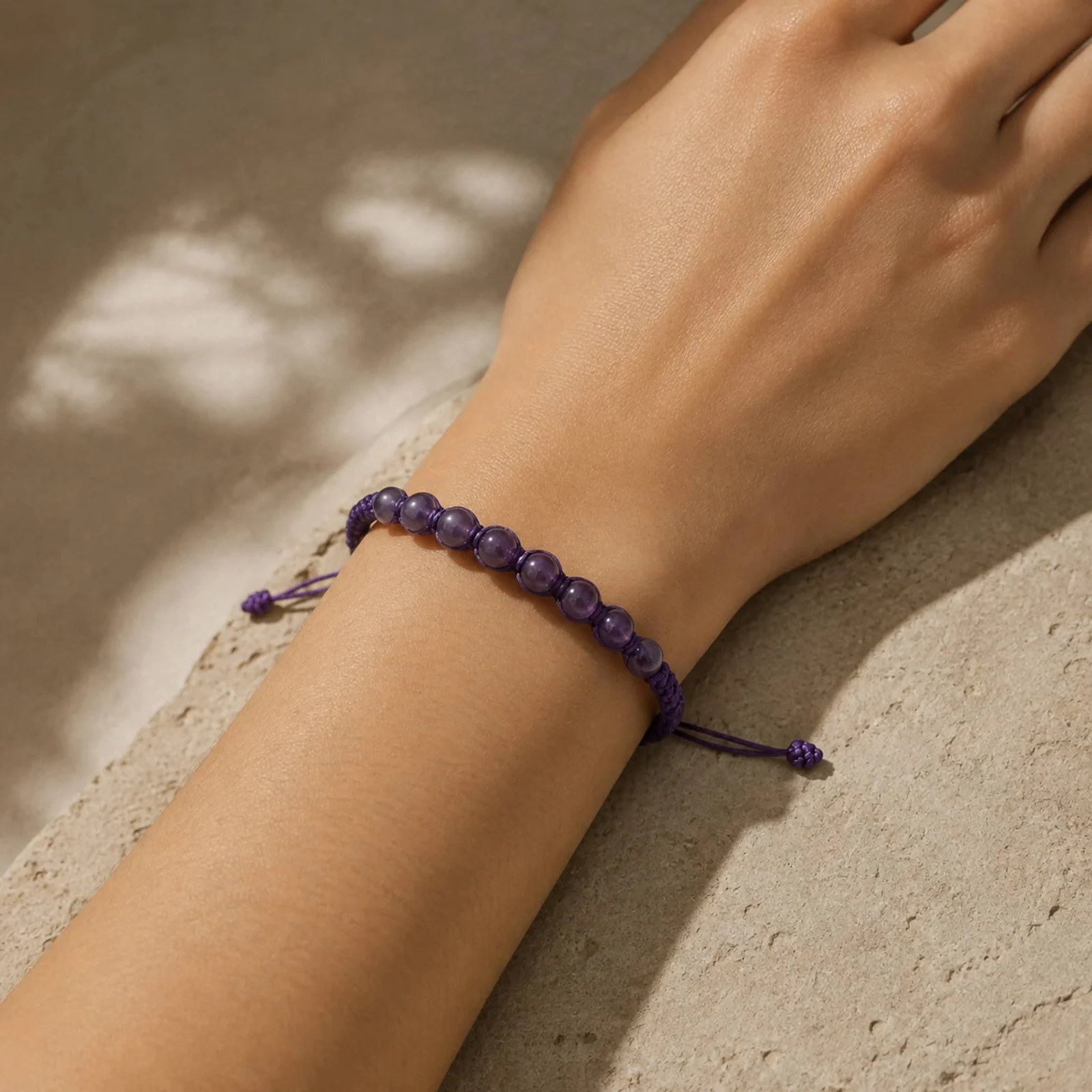 PULSERA HILO ENCERADO CON AMATISTA