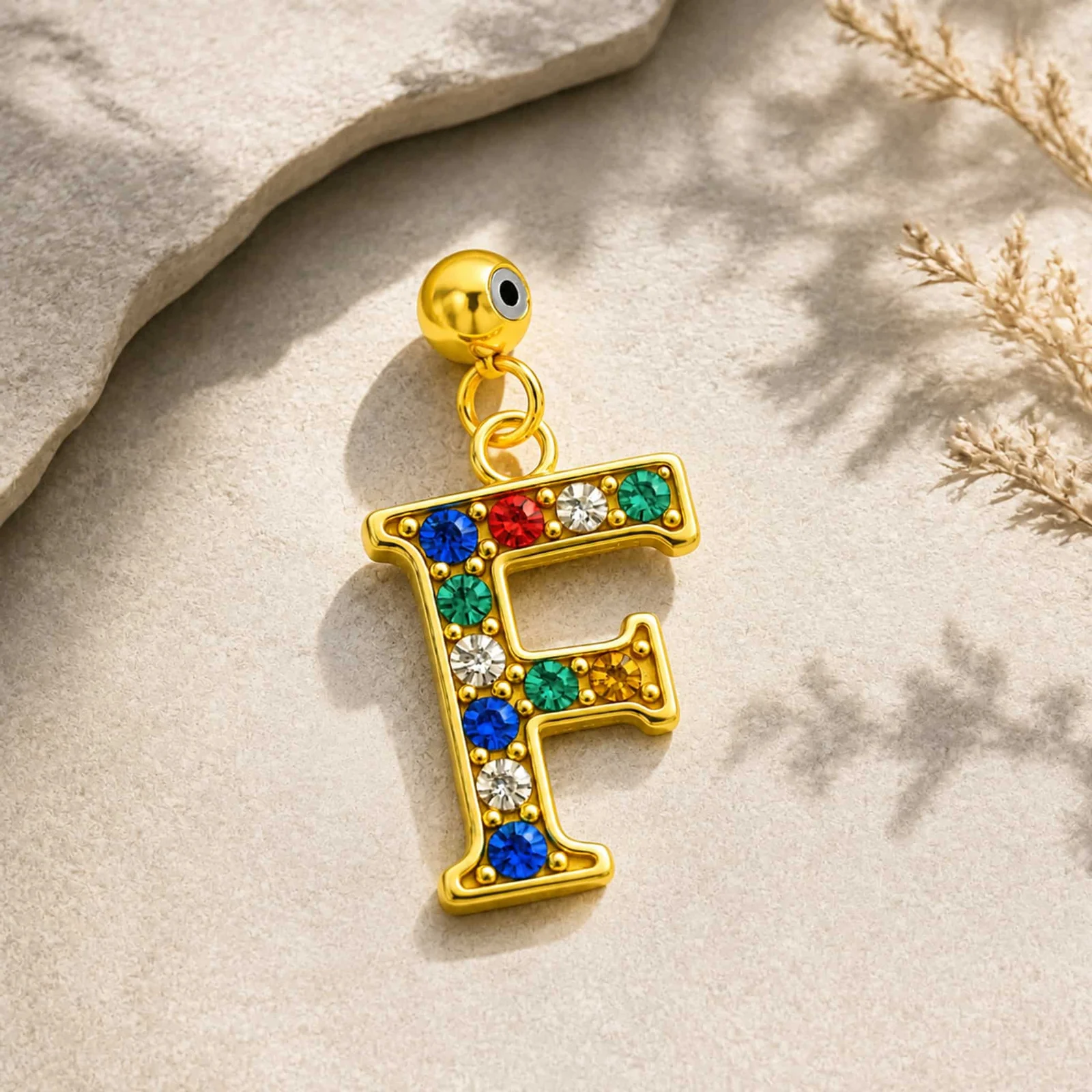 CHARM DE LETRA F ACERO COLOR DORADO CON CIRCONITA-CON BOLA DE GOMA