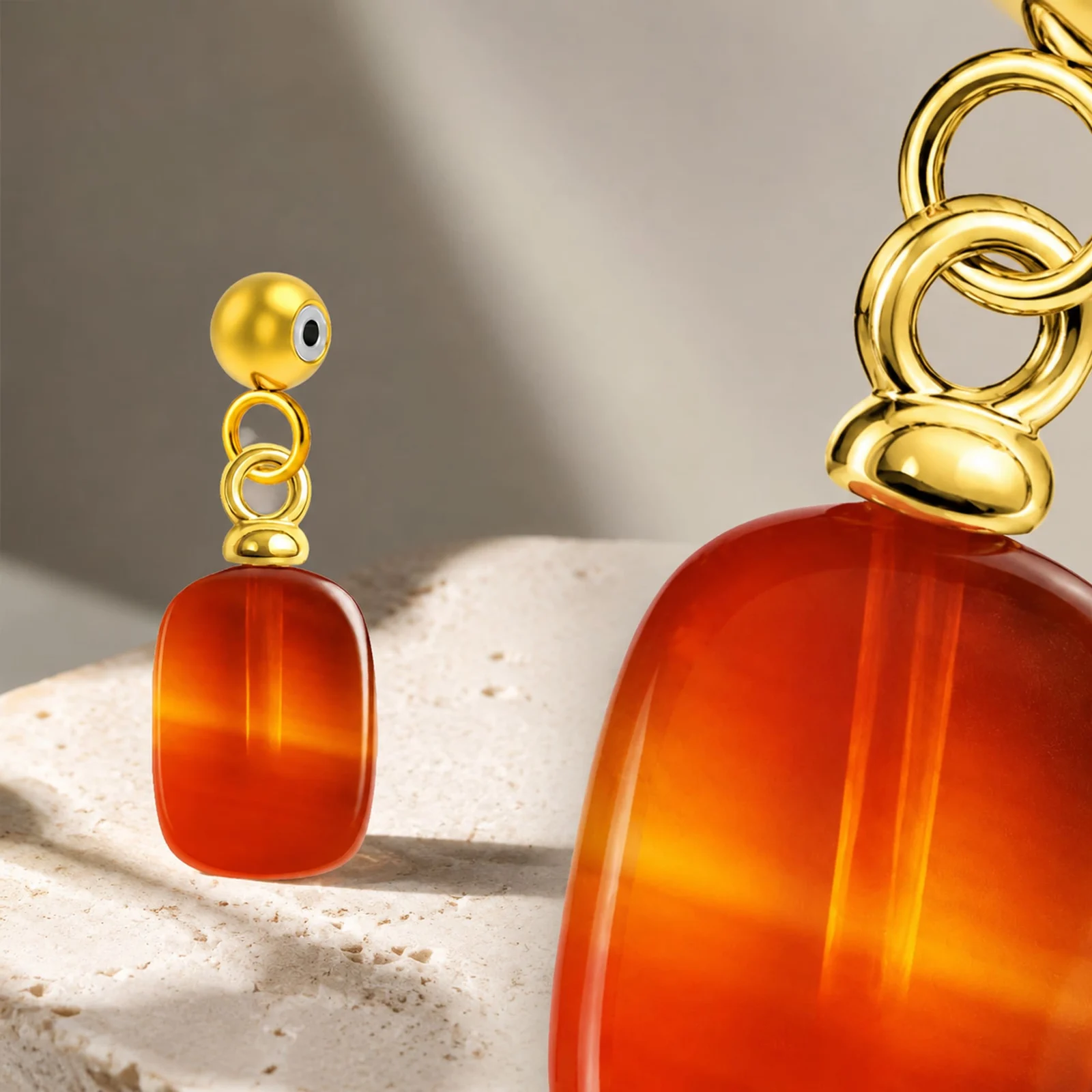 CHARM ACERO DORADO CHAPADO ORO 14 K-CON BOLA DE GOMA