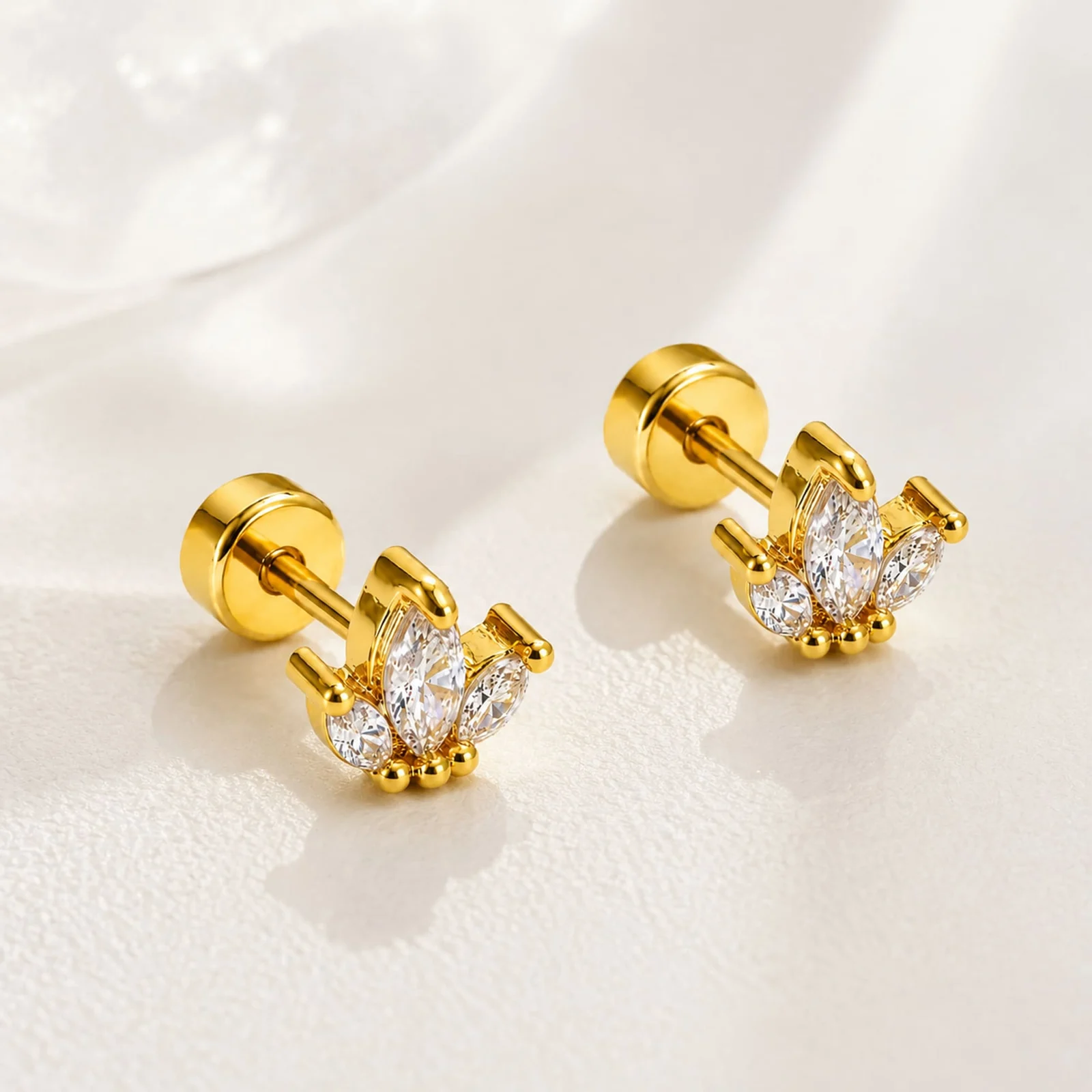 Pendiente-Piercing Bañado Oro 18K y con Circonita