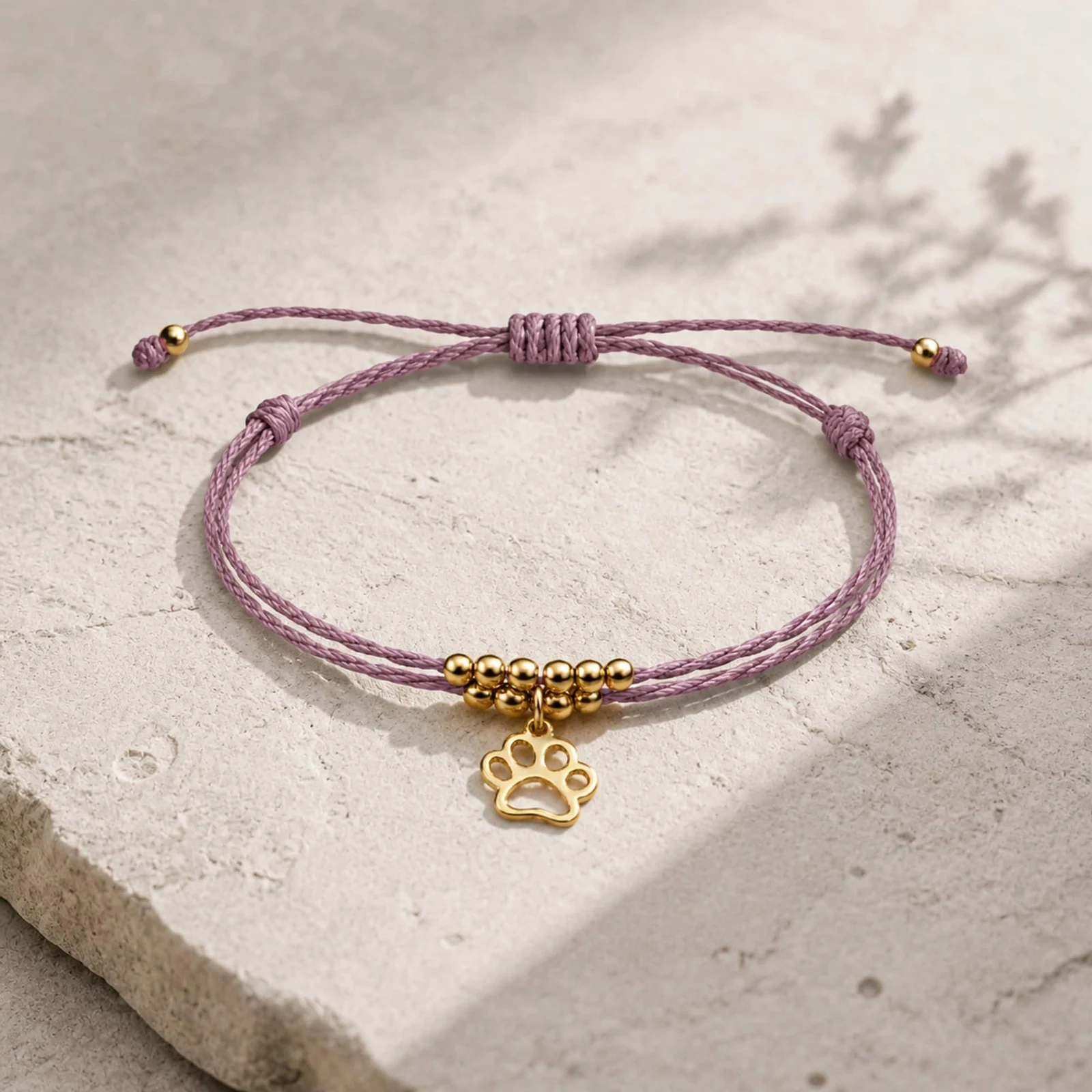 PULSERA HILO ENCERADO CON COLGANTE HUELLA DE GATO ACERO DORADO