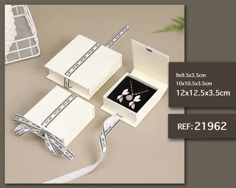 CAJA DE REGALO 12X12.5X3.5CM