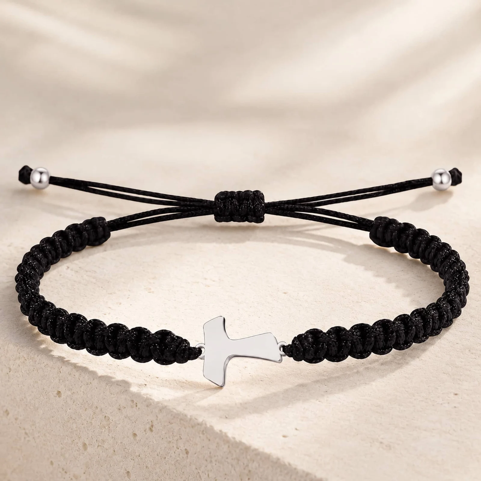 PULSERA HILO DESTINO  CON CRUZ TAU ACERO PLATEADO
