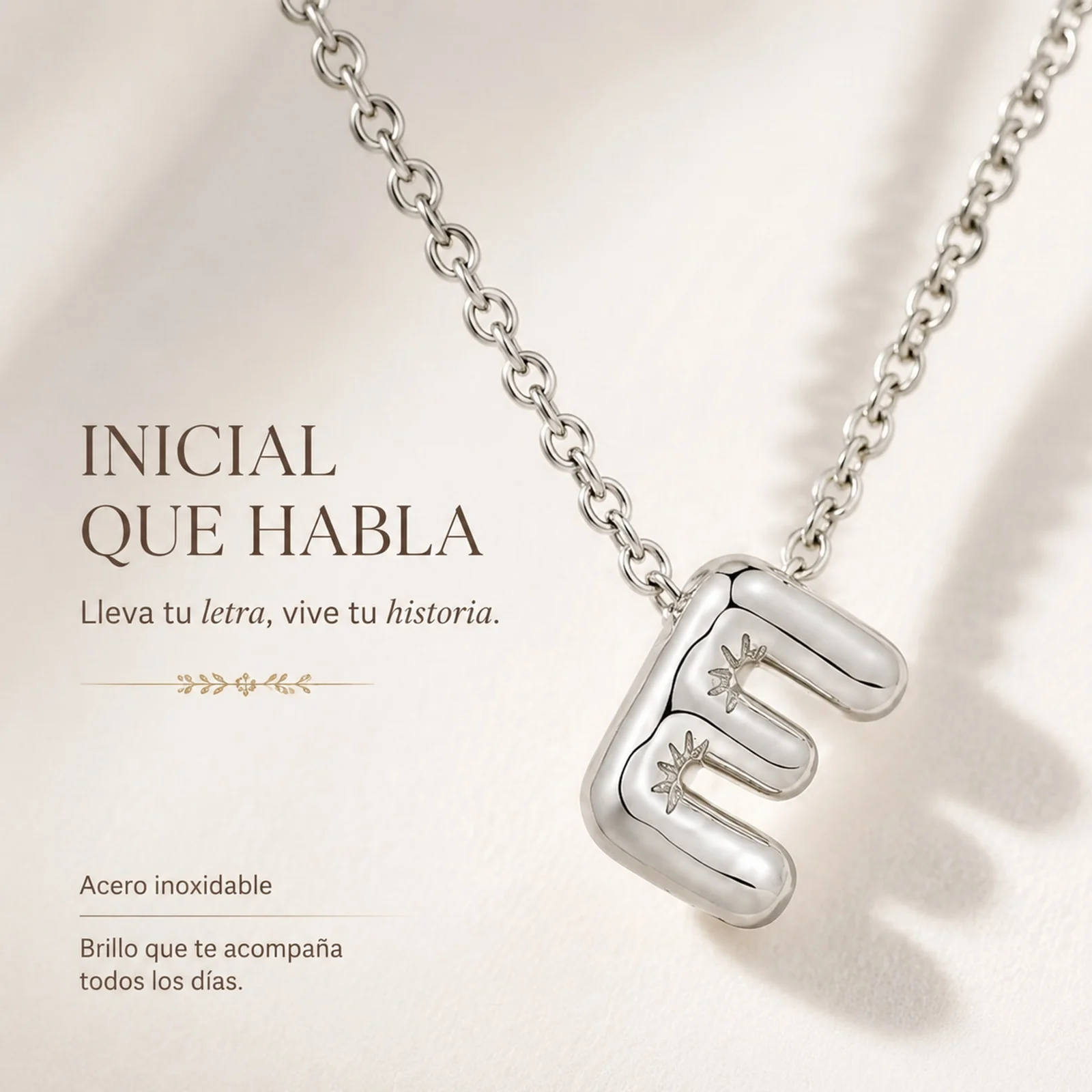 COLLAR INICIAL LETRA E ACERO CON SOBRE