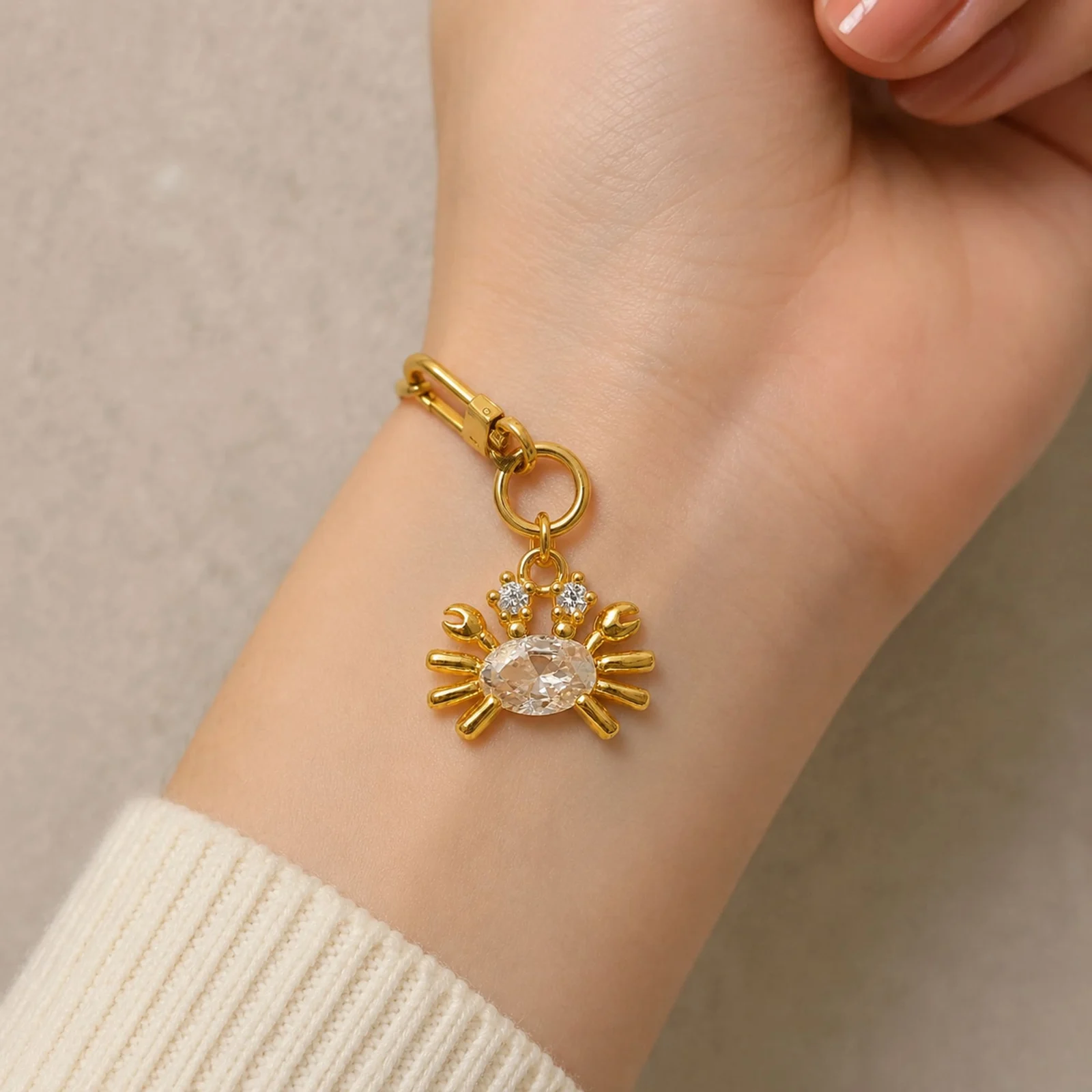 CHARM DE COBRE CHAPADO A ORO 14K CON CIRCONITA-CON CIERRE