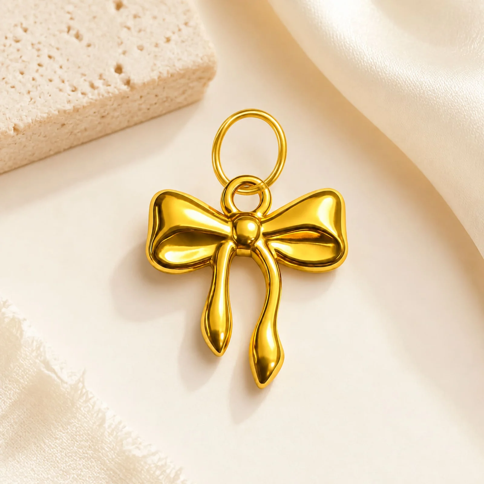 CHARM ACERO DORADO CHAPADO ORO 14 K