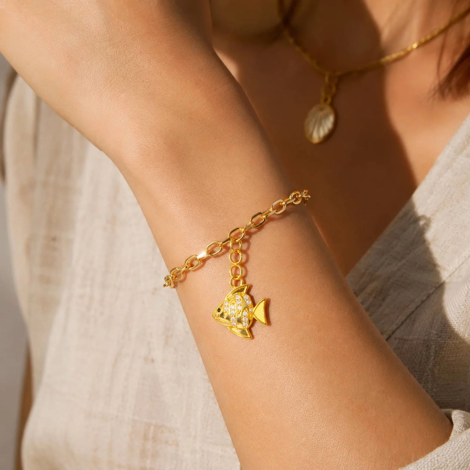 CHARM DE COBRE CHAPADO A ORO 14K CON CIRCONITA-CON CIERRE