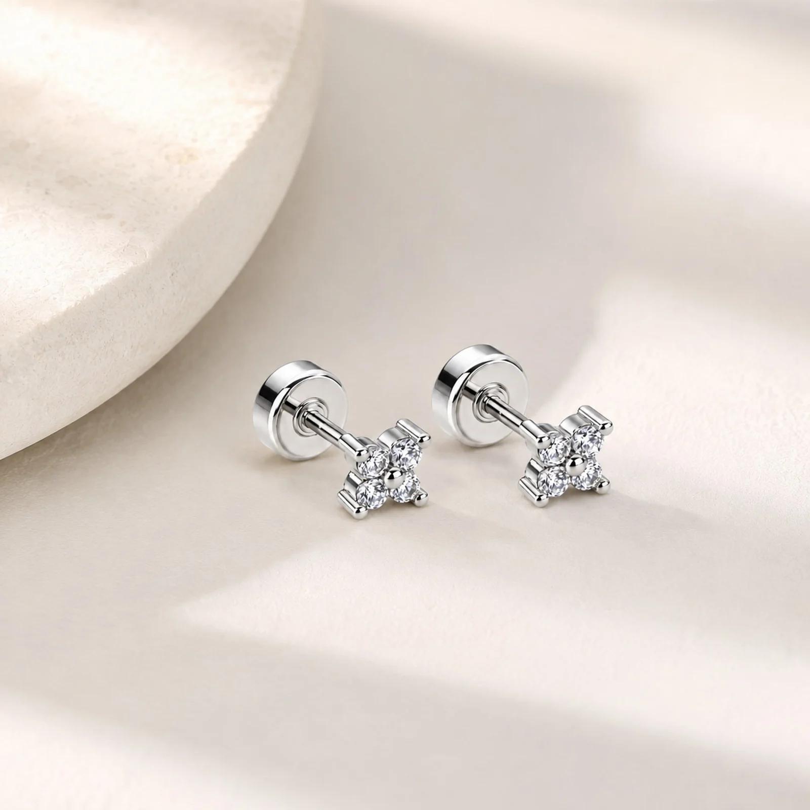 Pendiente-Piercing Bañado Oro 18K y con Circonita