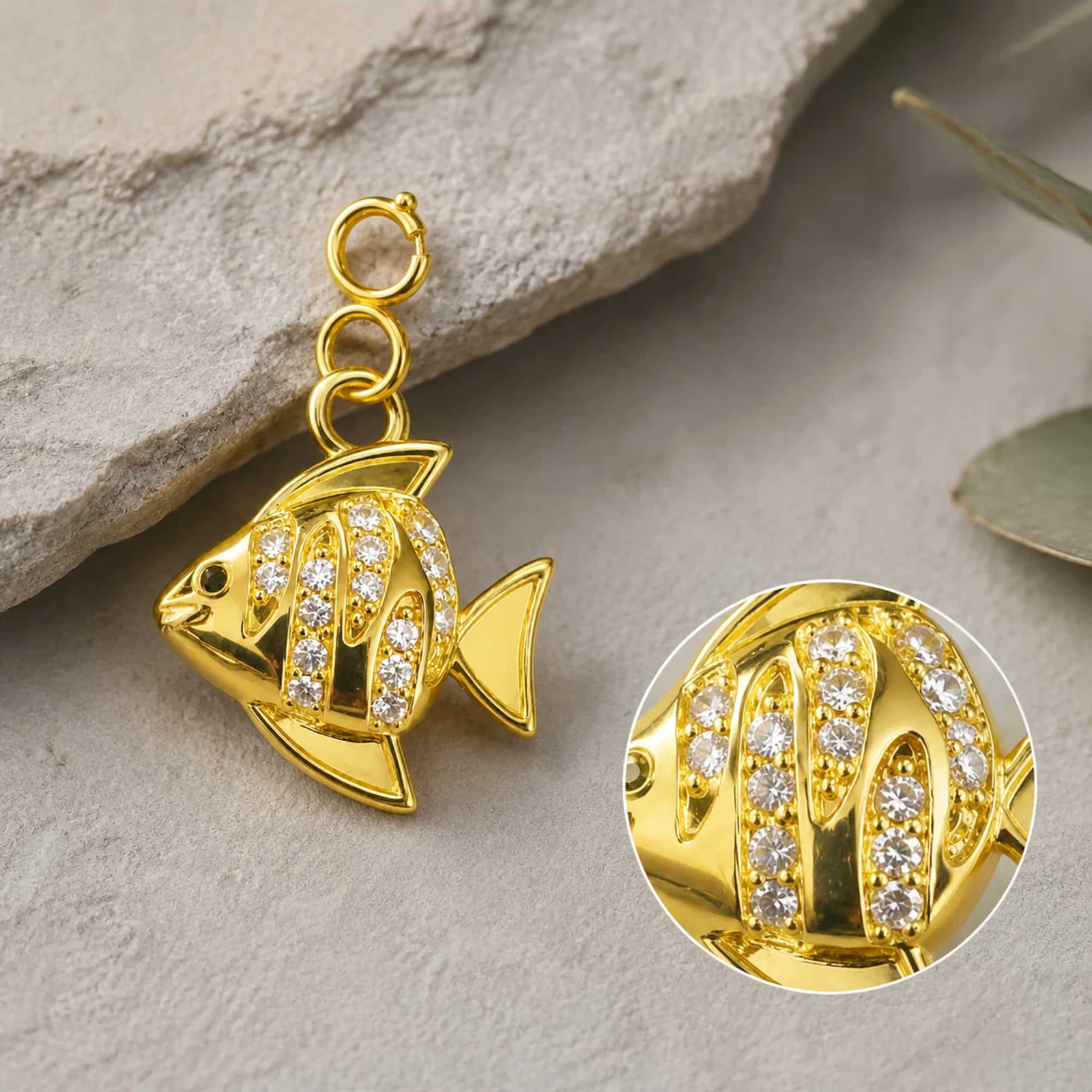 CHARM DE COBRE CHAPADO A ORO 14K CON CIRCONITA-CON CIERRE