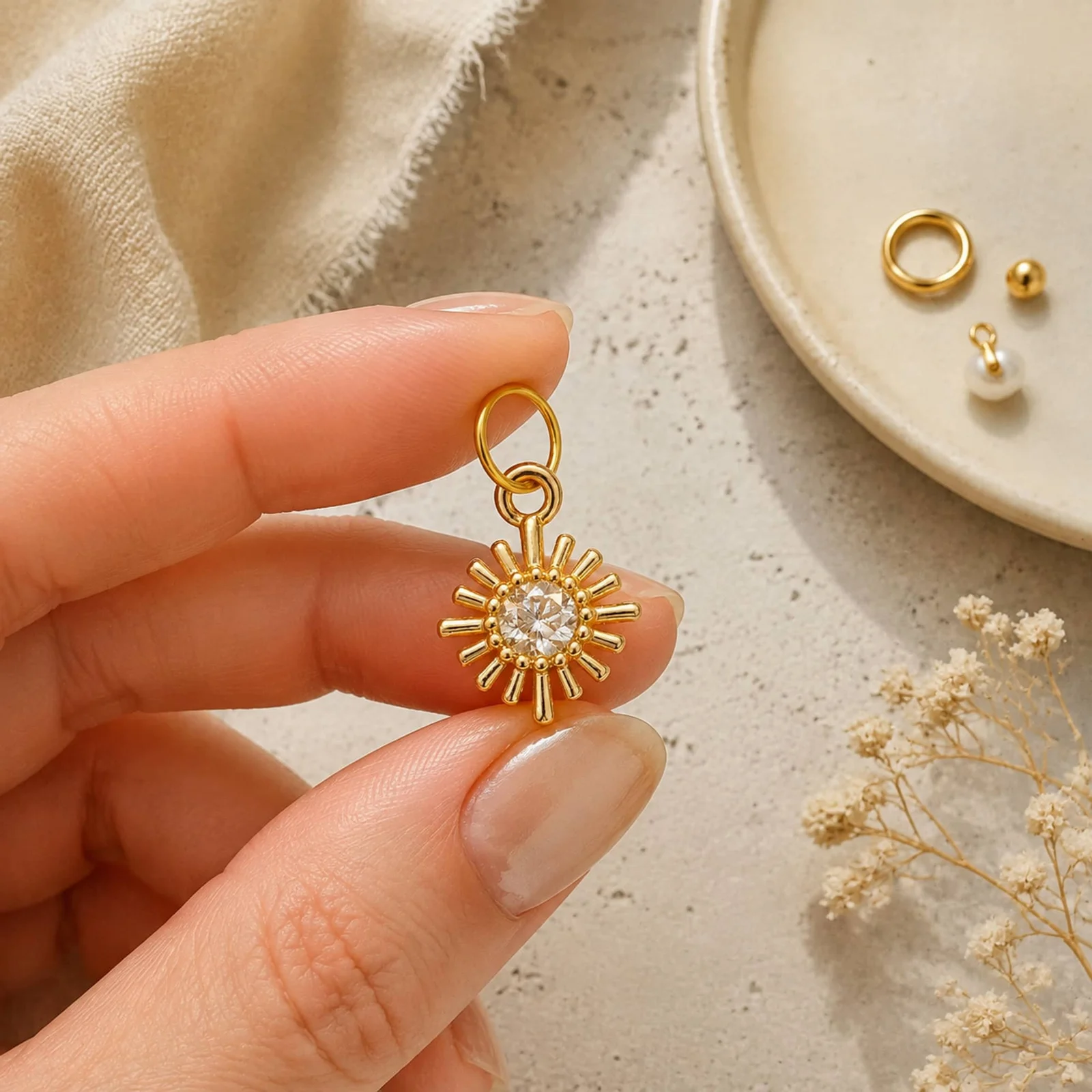 CHARM DE COBRE CHAPADO ORO 14K CON CIRCONITA