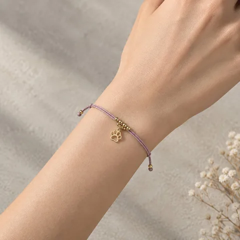 PULSERA HILO ENCERADO CON COLGANTE HUELLA DE GATO ACERO DORADO