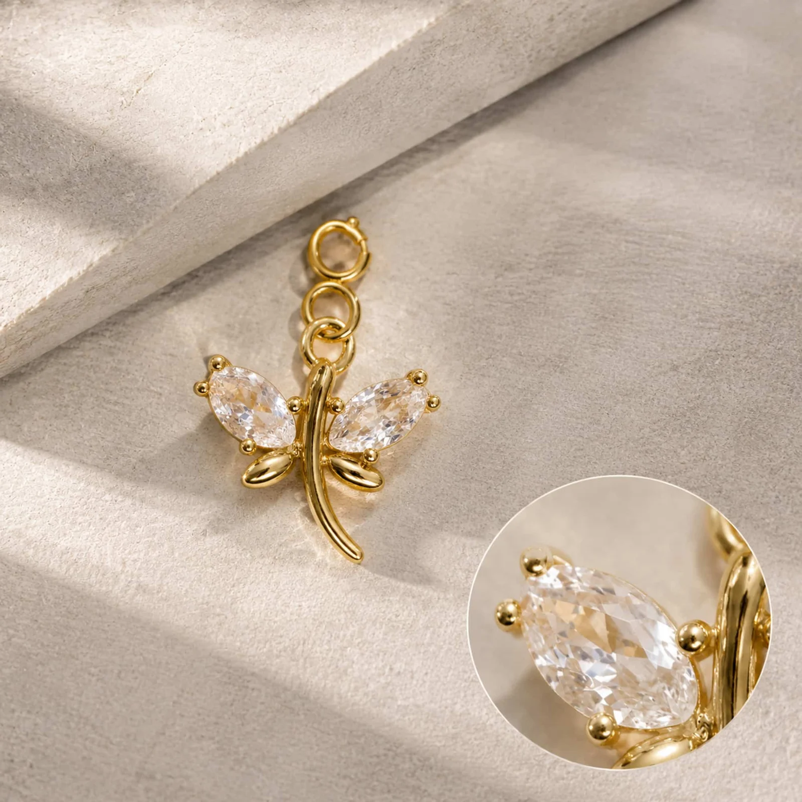 CHARM DE COBRE CHAPADO A ORO 14K CON CIRCONITA-CON CIERRE