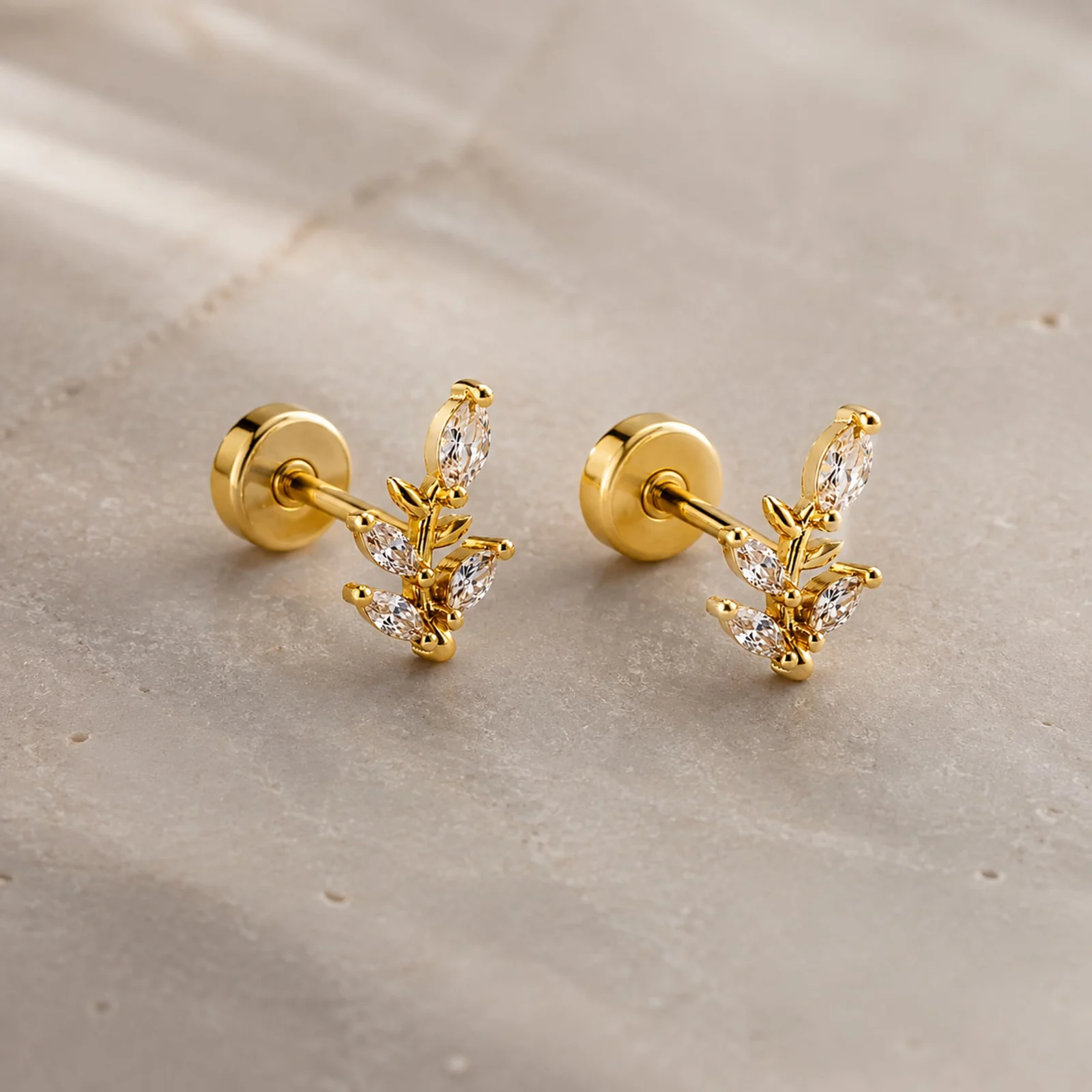 Pendiente-Piercing Bañado Oro 18K y con Circonita