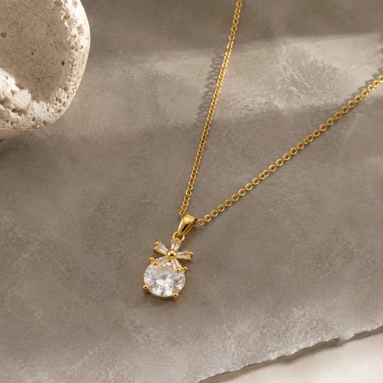 Colgangte Cobre con Circonita Colar Dorado y Cadena Acero