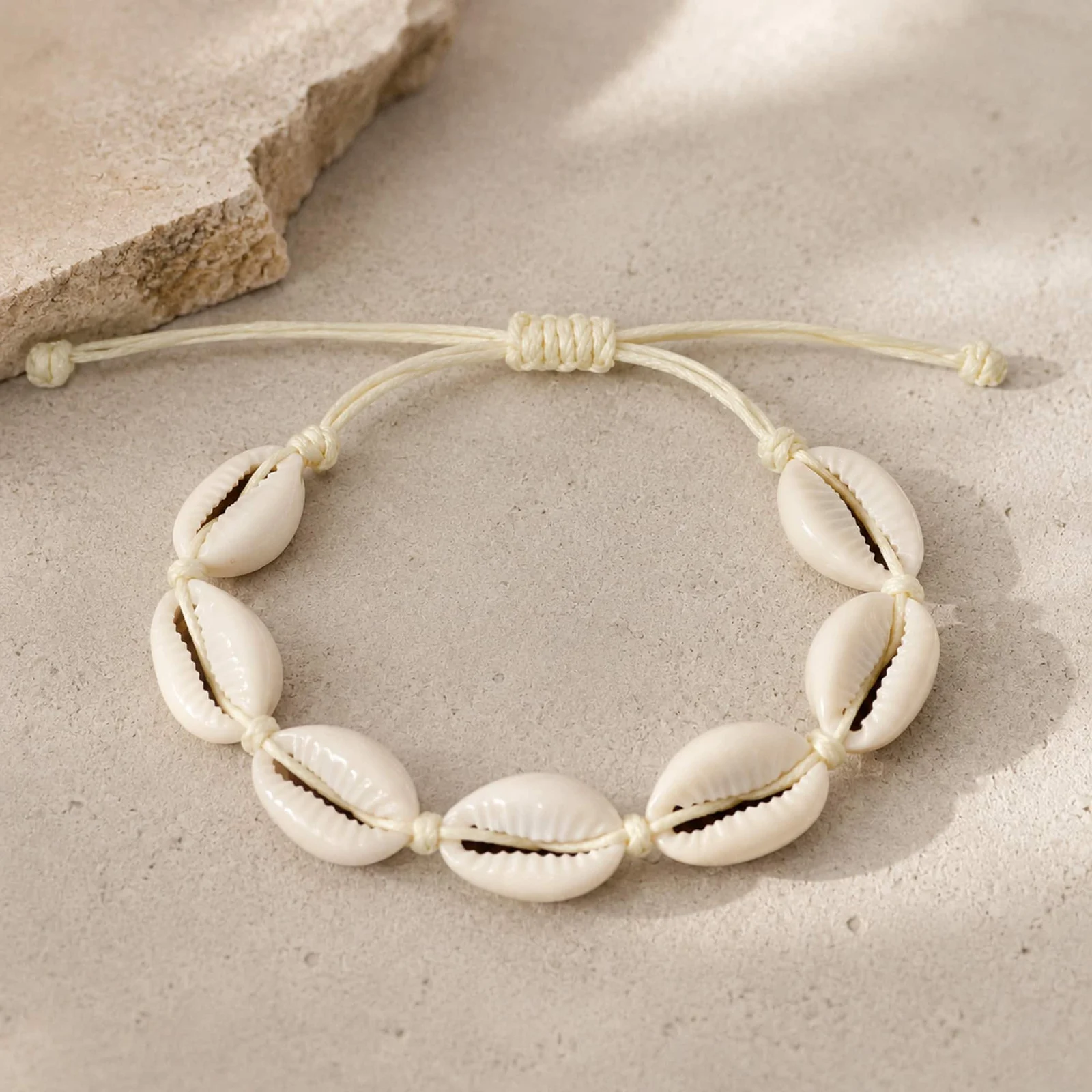 PULSERA HILO ENCERADO DE CONCHA