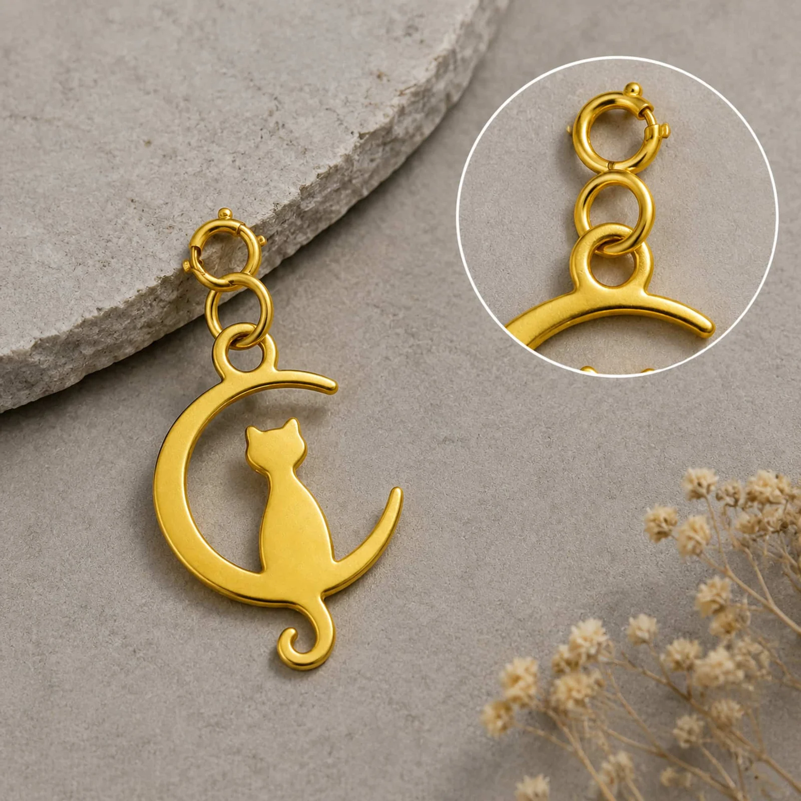 CHARM ACERO INOXIDABLE COLOR DORADO -CON CIERRE